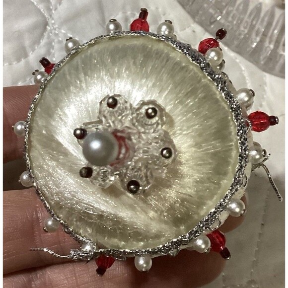 Sequin Beaded Push Pin 4 Christmas Ornaments Beautiful Red Silver & Green Balls - Picture 10 of 16